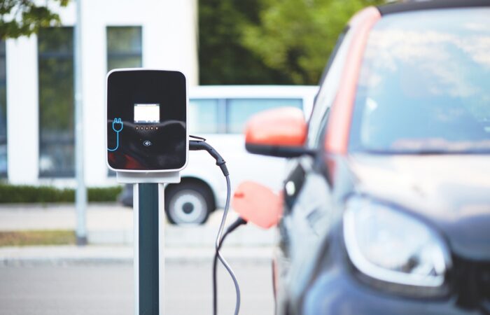 Voiture_électrique_:_comment_marche_une_carte_borne_de_recharge_?